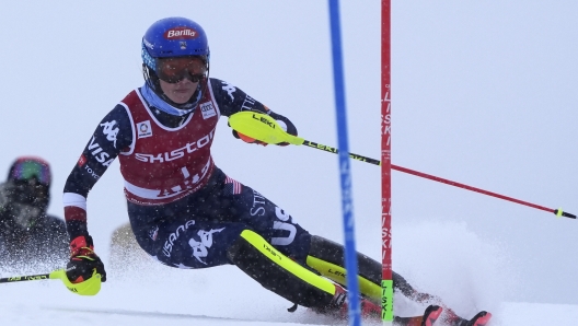 United States' Mikaela Shiffrin speeds down the course during an alpine ski, women's World Cup slalom in Are, Sweden, Sunday, March 9, 2025. (AP Photo/Giovanni Auletta)