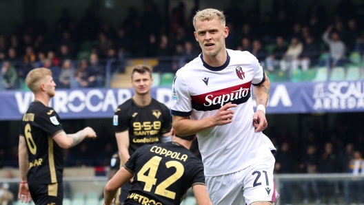 Bologna's Jens Odgaard celebration goal 0-1  during the  Serie A enilive soccer match between Hellas Verona  and Bologna at the Marcantonio Bentegodi Stadium, north Est Italy - Sunday, March 09 , 2025. Sport - Soccer (Photo by Paola Garbuio /Lapresse)