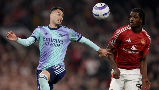 epa11952346 Ayden Heaven (R) of Manchester United and Gabriel Martinelli (L) of Arsenal in action during the English Premier League match between Manchester United and Arsenal FC, in Manchester, Britain, 09 March 2025.  EPA/ADAM VAUGHAN EDITORIAL USE ONLY. No use with unauthorized audio, video, data, fixture lists, club/league logos, 'live' services or NFTs. Online in-match use limited to 120 images, no video emulation. No use in betting, games or single club/league/player publications.