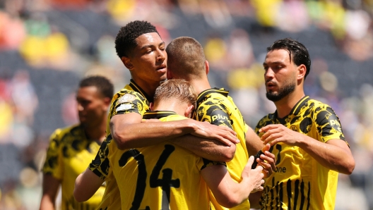 Daniel Svensson of Borussia Dortmund celebrates scoring