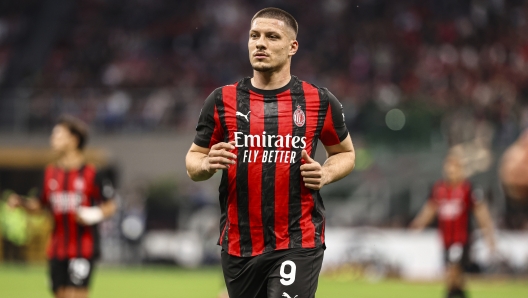 Luka Jovic con la maglia numero 9