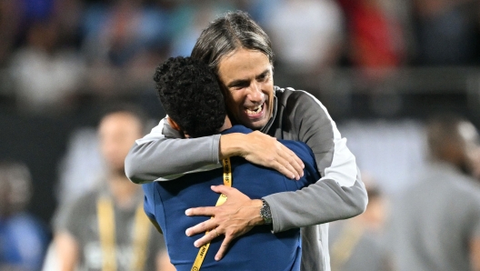 Simone Inzaghi celebrating with Al Hilal staff