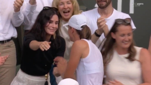 Courtney Cox e Iga Swiatek a Wimbledon