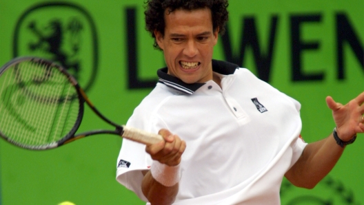 Younes El Aynaoui playing tennis
