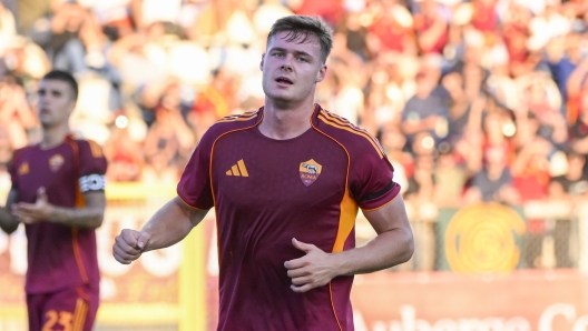 Evan Ferguson della Roma durante una partita amichevole