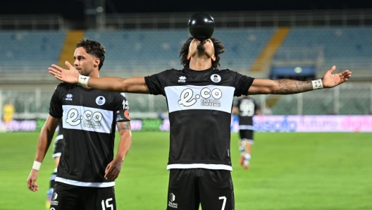 Azione di gioco tra Cesena e Pescara