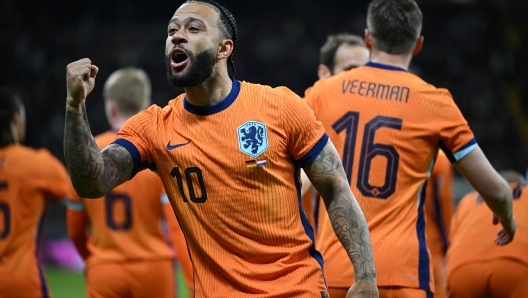 Memphis Depay celebra un gol dell`Olanda
