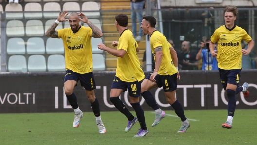 Ettore Gliozzi of Modena celebrates a goal during the Serie B match between Modena and Bari at Alberto Braglia stadium in Modena, Italy - Saturday, September 13, 2025. Sports - Football. (Photo by Gianni Santandrea/Lapresse)