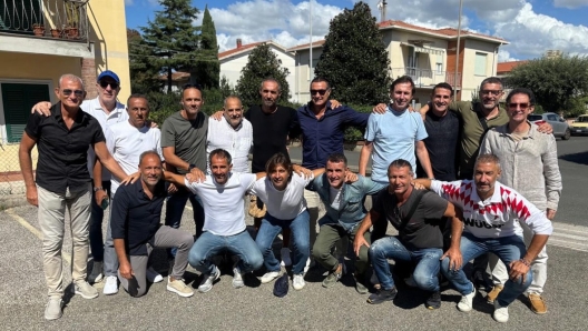 Igor Protti surrounded by his former Bari teammates