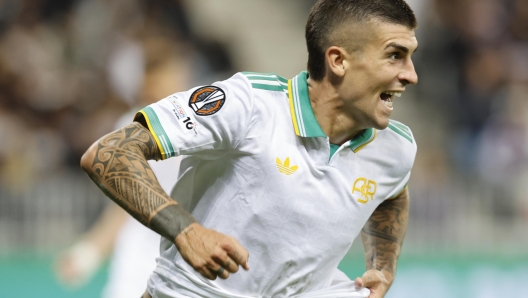 Gianluca Mancini della Roma celebra il gol contro il Nizza in Europa League.