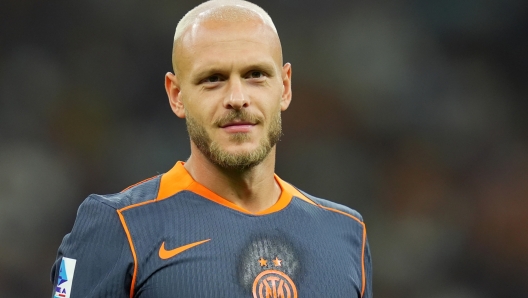 Inter Milan`s Federico Dimarco during the Serie A soccer match between Inter and Sassuolo at the San Siro Stadium in Milan, north Italy - Sunday, September 21, 2025. Sport - Soccer. (Photo by Spada/Lapresse)