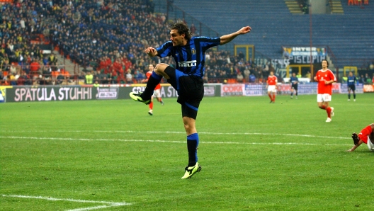 Christian Vieri scores a goal for Inter against Benfica in the UEFA Cup, 2004.
