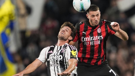 Gimenez challenging Rugani in Juve-Milan