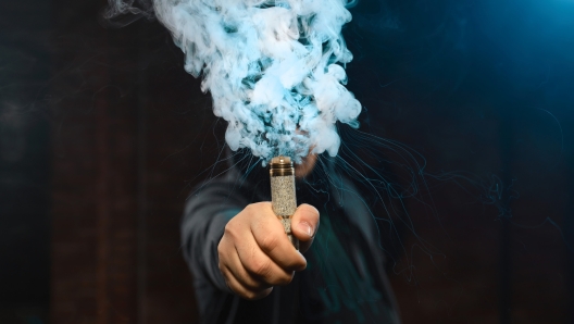 Fumo passivo pericoloso anche quello delle sigarette elettroniche