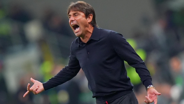 Napoli?s head coach Antonio Conte during the Serie A soccer match between AC Milan and Napoli at the San Siro Stadium in Milan, North Italy - Tuesday , October 29 , 2024. Sport - Soccer . (Photo by Spada/Lapresse)