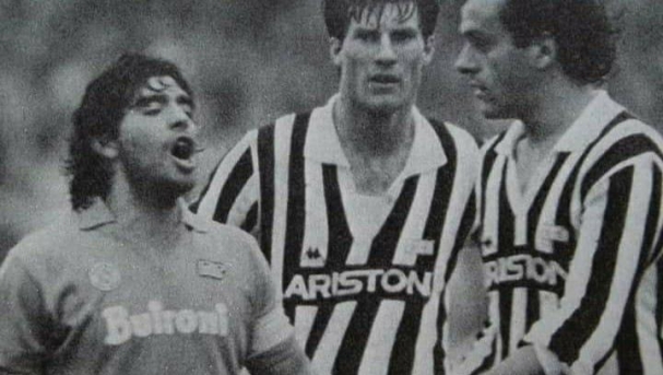 La punizione di Maradona durante Napoli - Juventus del 1985 - Il