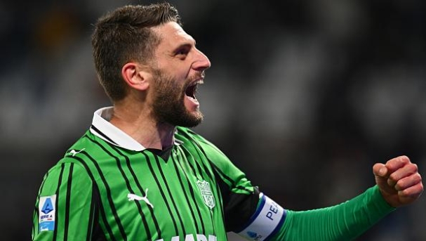 SASSUOLO, ITALY - FEBRUARY 20: Domenico Berardi of US Sassuolo celebrates after scoring his team's third goal during the Serie A match between US Sassuolo Calcio and Hellas Verona FC at Mapei Stadium Citta del Tricolore on February 20, 2026 in Sassuolo, Italy. (Photo by Alessandro Sabattini/Getty Images)