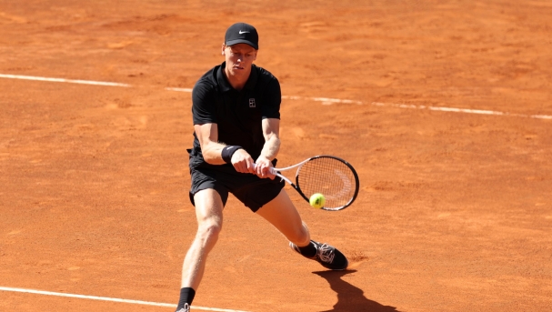 ROME, ITALY - MAY 16: Jannik Sinner of Italy plays a backhand against Daniil Medvedev during their Men's Singles Semi-final match on Day Twelve of the Internazionali BNL D'Italia 2026 at Foro Italico on May 16, 2026 in Rome, Italy. (Photo by Emmanuele Ciancaglini/Getty Images)