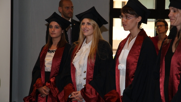 ©Paolo Della Bella /Lapresse 2O-07-10 Milano,Italia Spettacolo Barbara Berlusconi, figlia del premier e di Veronica Lario, riceve il diploma di laurea in Filosofia alll'Università Vita-Salute San Raffaele di Milano. Presenti anche il padre e il rettore, Don Luigi Verzé