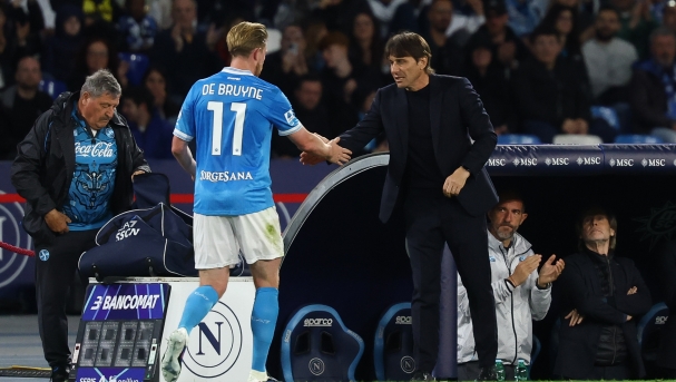 Napoliâs head coach Antonio Conte, Napoliâs Kevin De Bruyne during the Serie A soccer match between Napoli and Cremonese at the Diego Armando Maradona Stadium in Naples, southern italy - Friday , April 24 , 2026. Sport - Soccer . (Photo by Alessandro Garofalo/LaPresse)