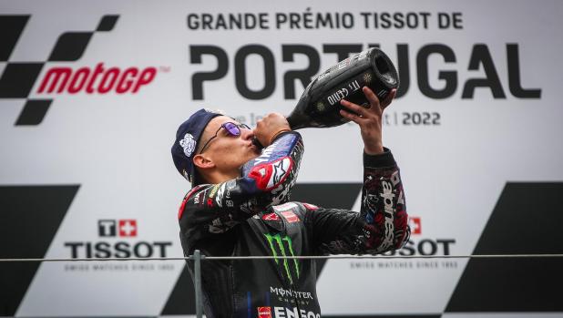 epa09906713 French rider Fabio Quartararo of Monster Energy Yamaha Motogp team celebrates after winning the Grand Prix of Portugal at the Algarve International race track, south Portugal, 24 April 2022.  EPA/JOSE SENA GOULAO