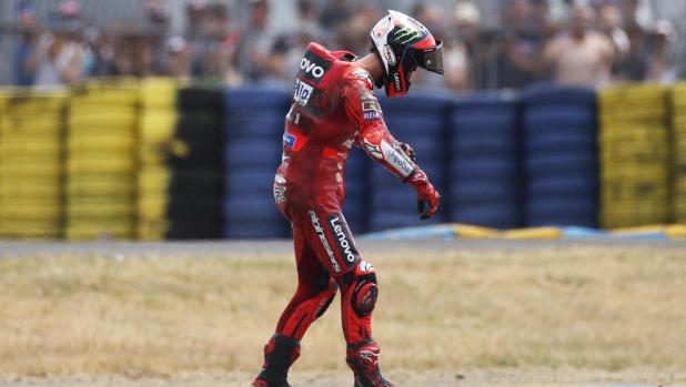epa09948770 Italian MotoGP rider Francesco Bagnaia of Ducati Lenovo Team reacts following a crash during the MotoGP race at the French Motorcycling Grand Prix in Le Mans, France, 15 May 2022.  EPA/YOAN VALAT