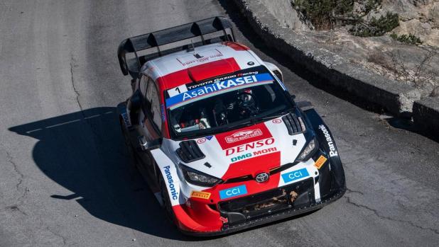 Sebastien Ogier (Toyota GR Yaris Rally1) al Rally di Monte Carlo 2022, chiuso al 2° posto dietro la Ford M-Sport Puma Rally1 di Sebastien Loeb
