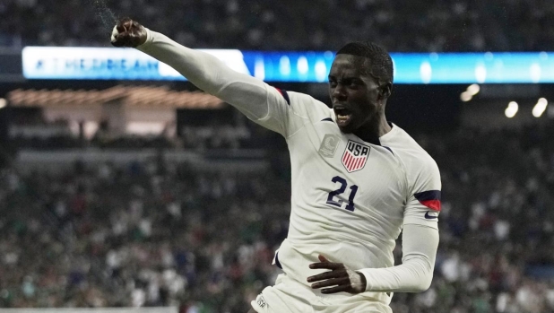 CORRECTS THAT CHRISTIAN PULISIC SCORED THE GOAL, INSTEAD OF WEAH - United States' Timothy Weah celebrates a goal by Christian Pulisic against Mexico during the second half of a CONCACAF Nations League semifinals soccer match Thursday, June 15, 2023, in Las Vegas. (AP Photo/John Locher)