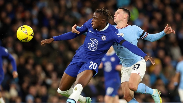 MANCHESTER, ENGLAND - JANUARY 08: Denis Zakaria of Chelsea battles for possession with Phil Foden of Manchester City during the Emirates FA Cup Third Round match between Manchester City and Chelsea at Etihad Stadium on January 08, 2023 in Manchester, England. (Photo by Alex Livesey/Getty Images)