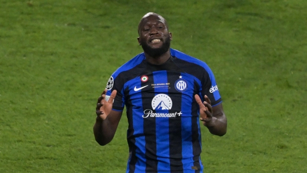 Inter Milan's Belgian forward #90 Romelu Lukaku reacts after missing an opportunity during the UEFA Champions League final football match between Inter Milan and Manchester City at the Ataturk Olympic Stadium in Istanbul, on June 10, 2023. (Photo by BULENT KILIC / AFP)