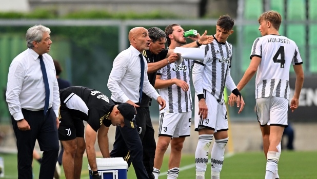 SASSUOLO, ITALY - JUNE 02: Paolo Montero head coach of Juventus U19 during the Primavera 1 Playoffs match between Sassuolo U19 and Juventus U19 on June 02, 2023 in Sassuolo, Italy. (Photo by Juventus FC/Juventus FC via Getty Images)