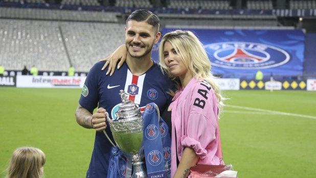 Mauro Icardi of PSG and his wife Wanda Nara celebrate the victory following the French Cup final football match between Paris Saint-Germain (PSG) and Saint-Etienne (ASSE) on Friday 24, 2020 at the Stade de France in Saint-Denis, near Paris, France - Photo Juan Soliz / DPPI (Photo by Juan Soliz / Juan Soliz / DPPI via AFP)