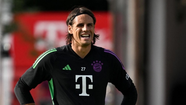 Bayern Munich's Swiss goalkeeper Yann Sommer attends a pre-season training session at the German first division Bundesliga club's training camp in Rottach-Egern, southern Germany, on July 18, 2023. (Photo by Christof STACHE / AFP)