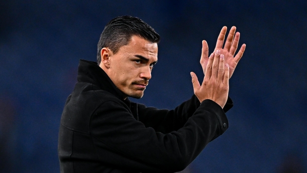 Sampdoria's Italian goalkeeper Emil Audero greets the crowd after the Italian Serie A soccer match Uc Sampdoria vs Empoli Fc at Luigi Ferraris stadium in Genoa, Italy, 15 May 2023. ANSA/STRINGER