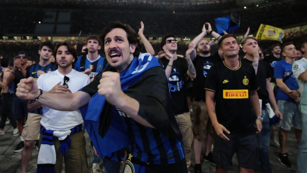 MILAN, ITALY - JUNE 10: FC Internazionale fans gather to watch UEFA Champions League Final at Stadio Giuseppe Meazza on June 10, 2023 in Milan, Italy. (Photo by Emilio Andreoli - Inter/Inter via Getty Images)