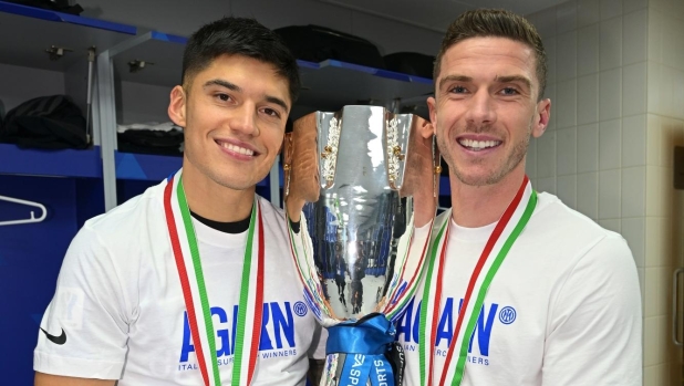 RIYADH, SAUDI ARABIA - JANUARY 18: Joaquin Correa and Robin Gosens of FC Internazionale celebrate with the trophy in the dressing room after winning the EA Sports Supercup match between AC Milan and FC Internazionale at King Fahd International Stadium on January 18, 2023 in Riyadh, Saudi Arabia. (Photo by Mattia Ozbot - Inter/Inter via Getty Images)