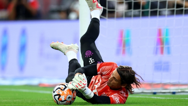 SINGAPORE, SINGAPORE - AUGUST 02: Yann Sommer #27 of Bayern Munich warms up prior to the pre-season friendly against Liverpool at the National Stadium on August 02, 2023 in Singapore. (Photo by Yong Teck Lim/Getty Images)