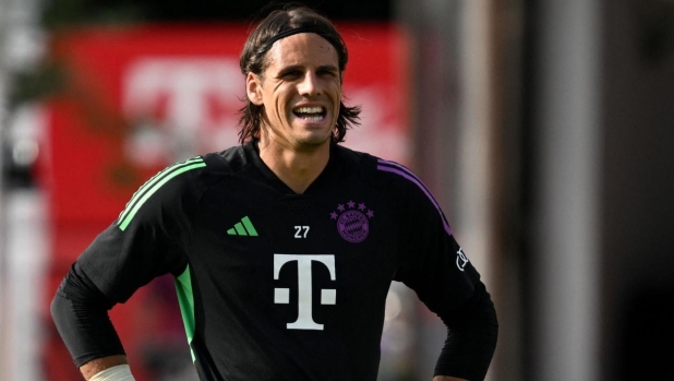 Bayern Munich's Swiss goalkeeper Yann Sommer attends a pre-season training session at the German first division Bundesliga club's training camp in Rottach-Egern, southern Germany, on July 18, 2023. (Photo by Christof STACHE / AFP)