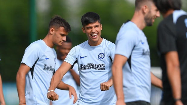 COMO, ITALY - AUGUST 08: Joaquin Correa of FC Internazionale trains during a team training session at the club's training ground Suning Training Center at Appiano Gentile on August 08, 2023 in Como, Italy. (Photo by Mattia Pistoia - Inter/Inter via Getty Images)