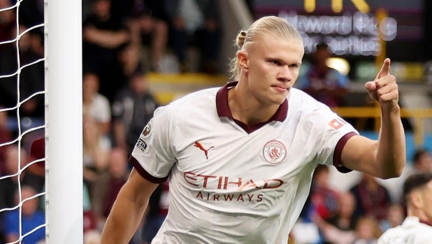 BURNLEY, ENGLAND - AUGUST 11: Erling Haaland of Manchester City celebrates after scoring the team's first goal during the Premier League match between Burnley FC and Manchester City at Turf Moor on August 11, 2023 in Burnley, England. (Photo by Nathan Stirk/Getty Images)