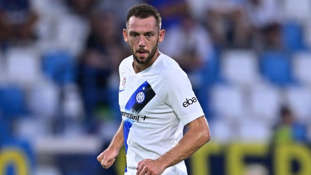 FERRARA, ITALY - AUGUST 13:  Stfan De Vrij of FC Internazionale in action during the Pre- Season Friendly match between FC Internazionale and KF Egnatia at Stadio Paolo Mazza on August 13, 2023 in Ferrara, Italy. (Photo by Mattia Ozbot - Inter/Inter via Getty Images)