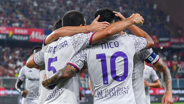Fiorentina's Argentinian forward Nicolás González (2nd from right) celebrates with his team-mates after scoring a goal during the Italian Serie A soccer match Genoa Cfc vs Acf Fiorentina at Luigi Ferraris stadium in Genoa, Italy, 19 August 2023. ANSA/STRINGER