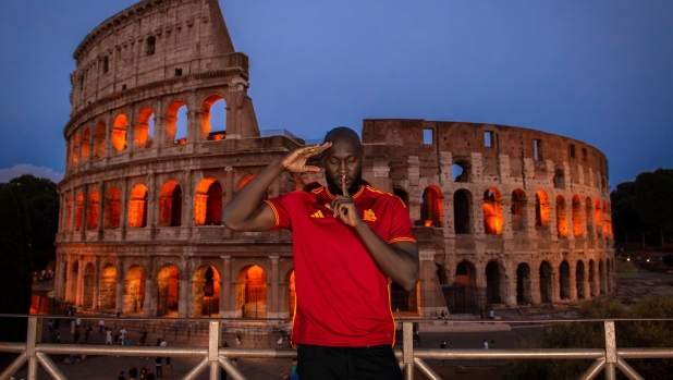 ROME, ITALY - AUGUST 31: AS Roma's new signing Romelu Lukaku during a photo shoot at the Colosseum on August 31, 2023 in Rome, Italy. (Photo by Fabio Rossi/AS Roma via Getty Images)