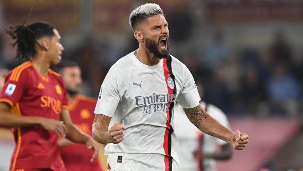ROME, ITALY - SEPTEMBER 01:  Olivier Giroud of AC Milan celebrates after scoring the goal during the Serie A TIM match between AS Roma and AC Milan at Stadio Olimpico on September 01, 2023 in Rome, Italy. (Photo by Claudio Villa/AC Milan via Getty Images)