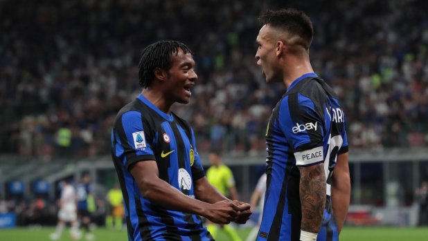 MILAN, ITALY - SEPTEMBER 03: Lautaro Martinez of FC Internazionale celebrates with teammate Juan Cuadrado after scoring the team's fourth goal during the Serie A TIM match between FC Internazionale and ACF Fiorentina at Stadio Giuseppe Meazza on September 03, 2023 in Milan, Italy. (Photo by Emilio Andreoli - Inter/Inter via Getty Images)