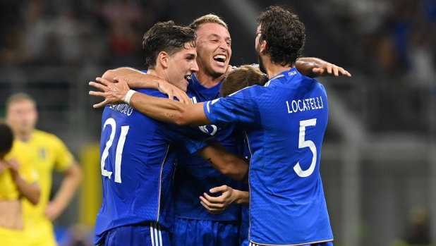 MILAN, ITALY - SEPTEMBER 12:  Davide Frattesi of Italy celebrates with team-mates after scoring the goal during the UEFA EURO 2024 European qualifier match between Italy and Ukraine at Stadio San Siro on September 12, 2023 in Milan, Italy. (Photo by Claudio Villa/Getty Images)