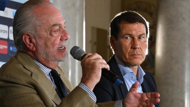 Ssc Napoli President Aurelio De Laurentiis with French Rudi Garcia (R) during the presentation of the new Ssc Napoli head coach in Naples, 19 June 2023. ANSA/CIRO FUSCO