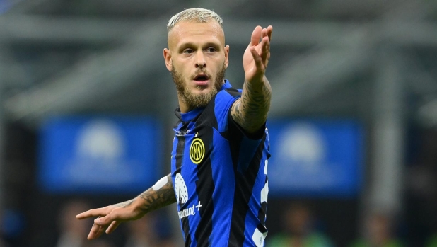 MILAN, ITALY - SEPTEMBER 27: Federico Dimarco of FC Internazionale, in action, gestures during the Serie A TIM match between FC Internazionale and US Sassuolo at Stadio Giuseppe Meazza on September 27, 2023 in Milan, Italy. (Photo by Mattia Pistoia - Inter/Inter via Getty Images)