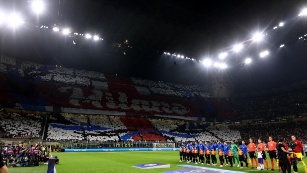 MILAN, ITALY - OCTOBER 03: Inter Milan fans show their support with banners as both teams line up prior to the UEFA Champions League match between FC Internazionale and SL Benfica at Stadio Giuseppe Meazza on October 03, 2023 in Milan, Italy. (Photo by Marco Luzzani/Getty Images)