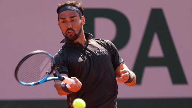 Italy's Fabio Fognini plays a forehand return to Austria's Sebastian Ofner during their men's singles match on day six of the Roland-Garros Open tennis tournament in Paris on June 2, 2023. (Photo by Thomas SAMSON / AFP)
